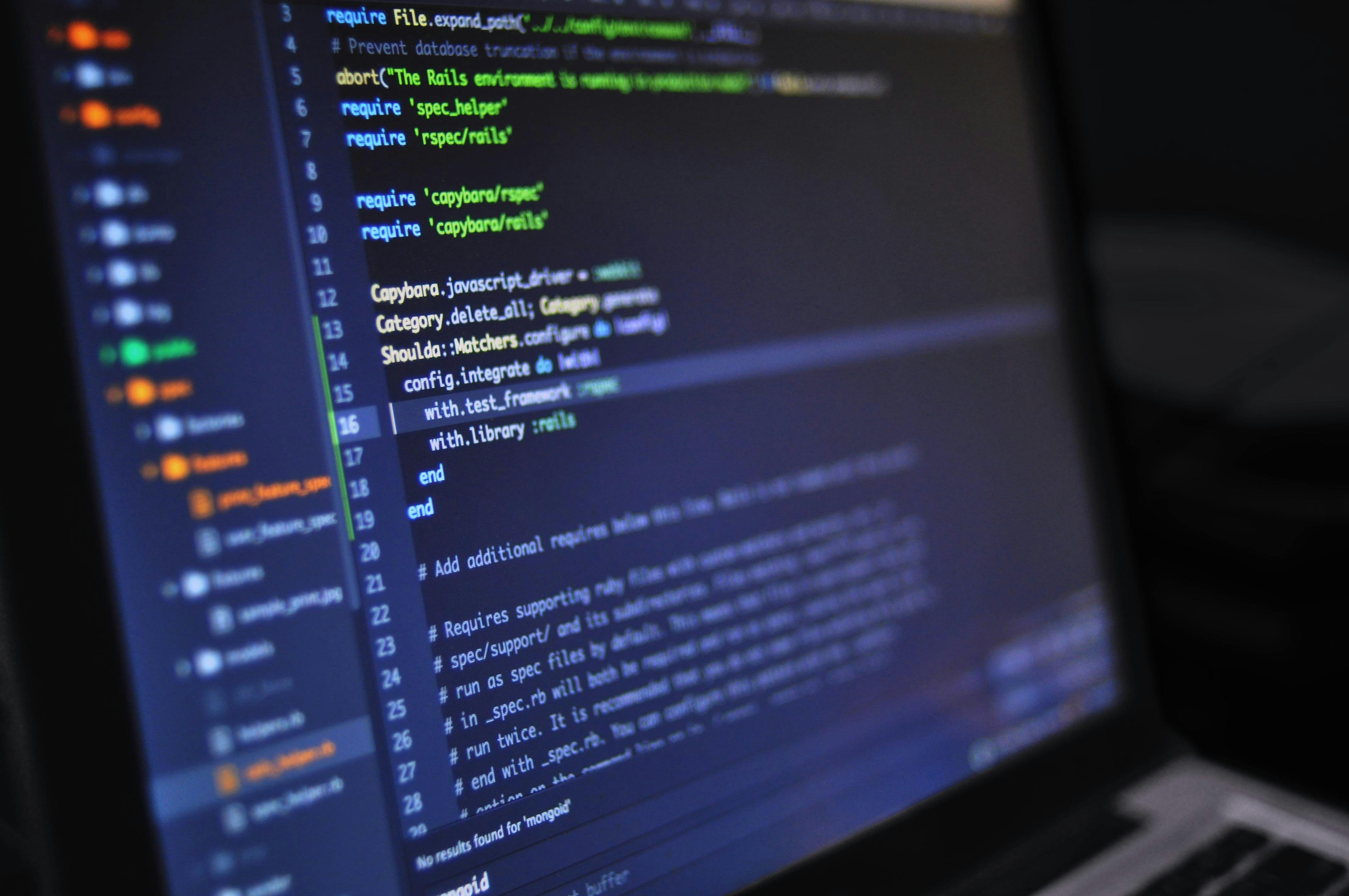 Código de programación representando desarrollo de software en S Quetzal Digital